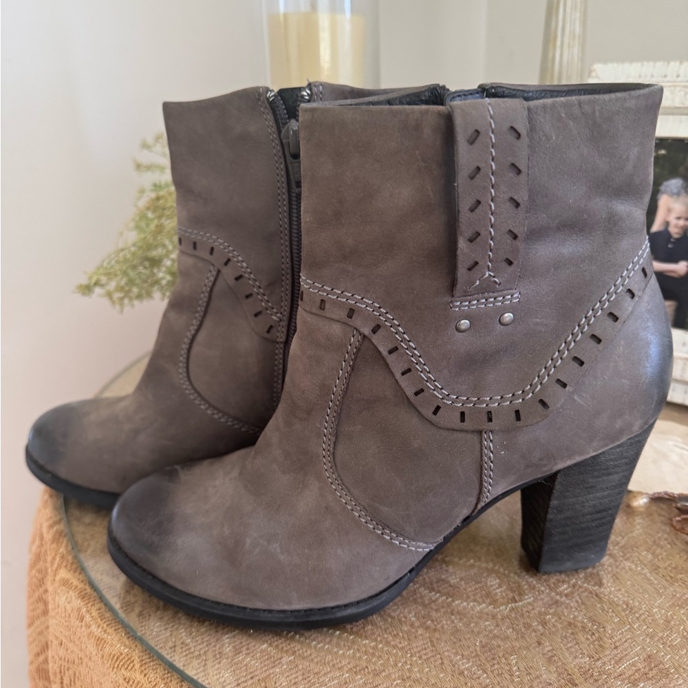 Women's Gray Ankle Boots
